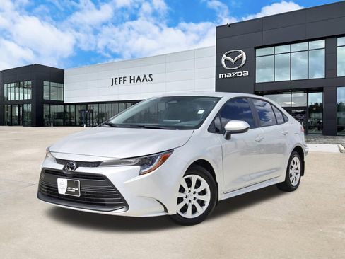 Used 2026 Toyota Corolla LE image 1