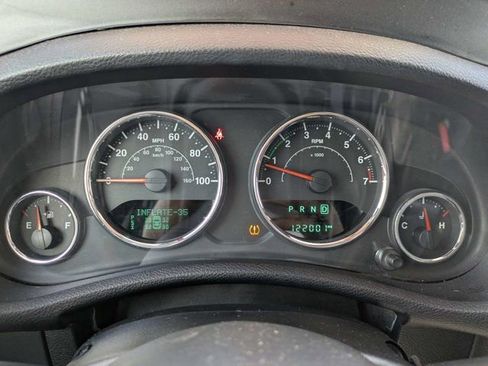 Used 2017 Jeep Wrangler Unlimited Sahara w/ Connectivity Group AWD/4WD image 25