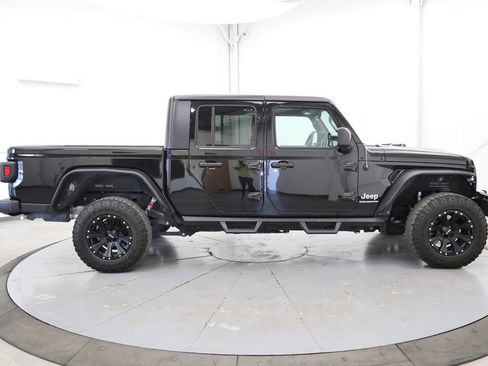 Used 2023 Jeep Gladiator Overland AWD/4WD image 8