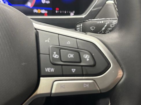 Used 2022 Volkswagen Tiguan SE image 29