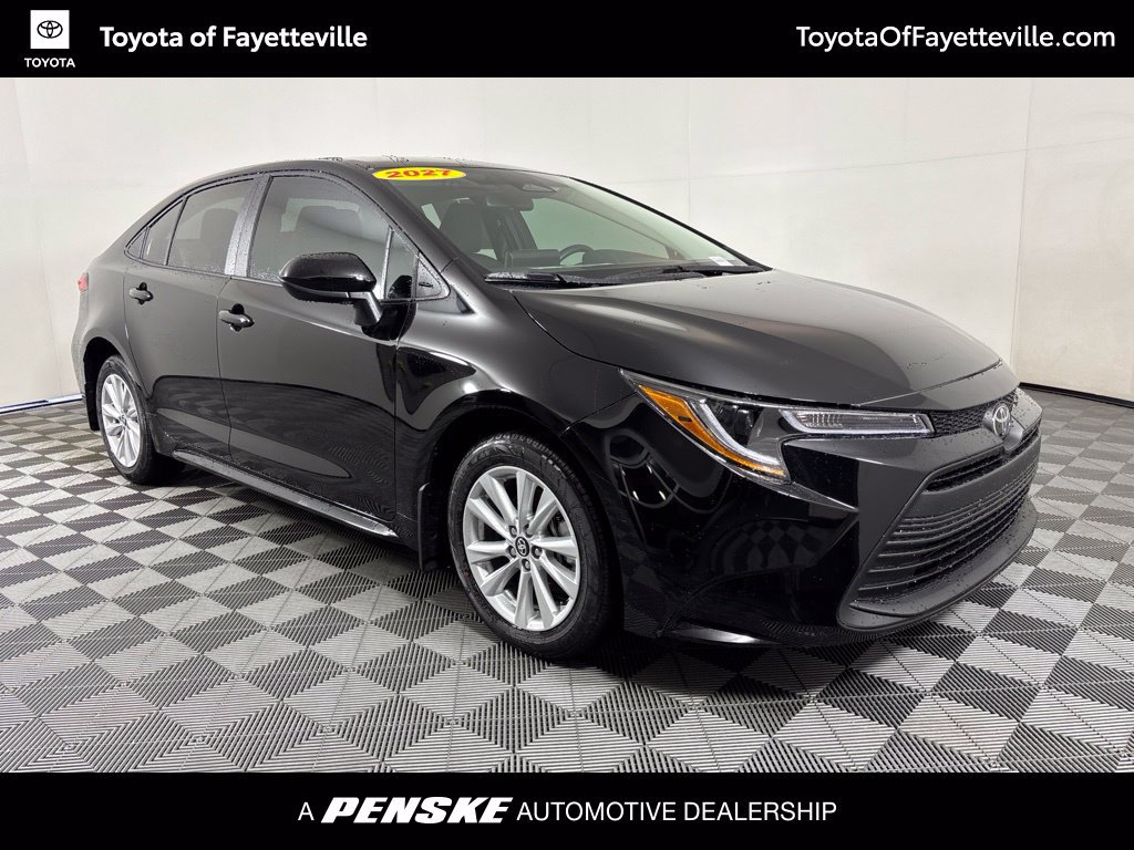 Used 2027 Toyota Corolla LE w/ LE Premium Package FWD image 6