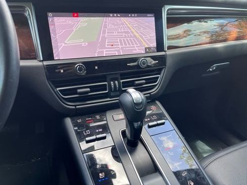 Used 2023 Porsche Macan image 9