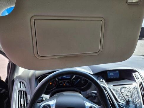 Used 2014 Ford Focus SE w/ Equipment Group 201A FWD image 16