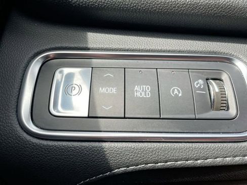 Used 2025 Buick Enclave Preferred image 25