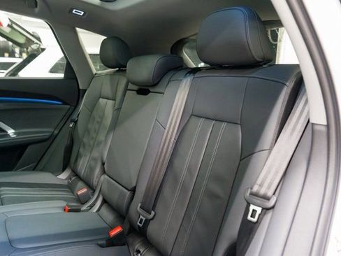 Used 2025 Audi Q5 Premium image 25