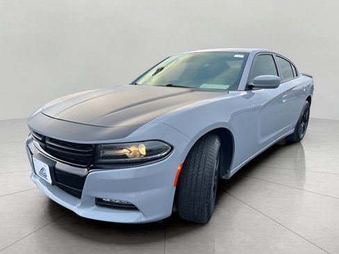 Used 2021 Dodge Charger SXT w/ Cold Weather Package image 4