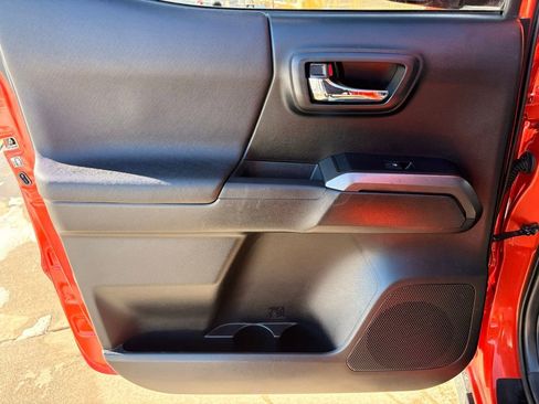 Used 2017 Toyota Tacoma TRD Off-Road image 29