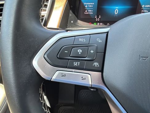 Used 2025 Volkswagen Atlas SE image 18