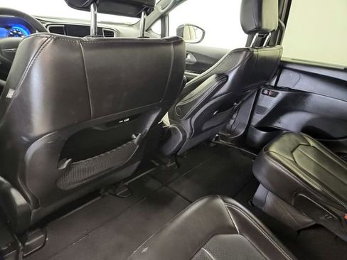 Used 2025 Chrysler Pacifica Select FWD image 34