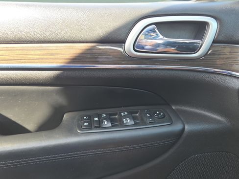 Used 2018 Jeep Grand Cherokee Overland AWD/4WD image 37