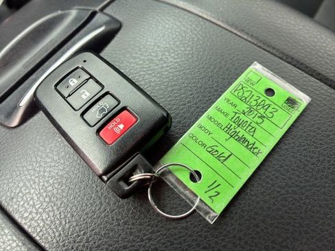 Used 2015 Toyota Highlander Limited Platinum AWD/4WD image 21