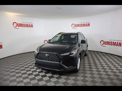 Used 2022 Toyota Corolla Cross LE AWD/4WD image 1