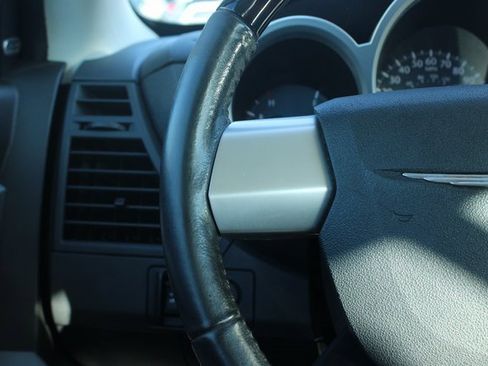 Used 2010 Chrysler Sebring Limited image 22