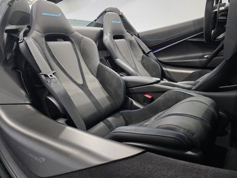 Used 2024 McLaren 750S Spider RWD image 28