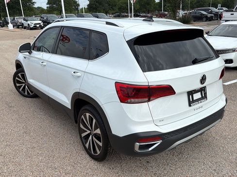 Used 2024 Volkswagen Taos SE FWD image 5