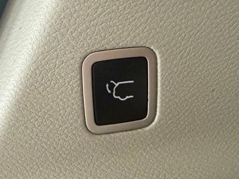 Used 2023 Chrysler Pacifica Touring-L FWD image 24