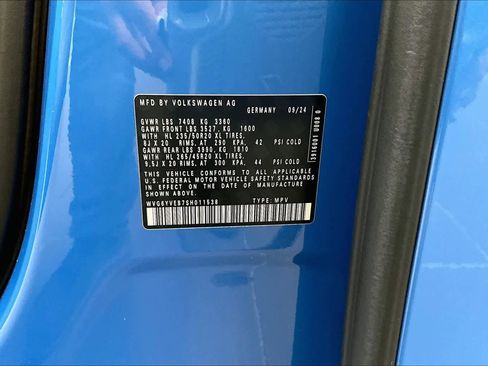 Used 2025 Volkswagen ID. Buzz 1st Edition image 33