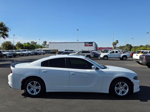 Used 2019 Dodge Charger SXT RWD image 6