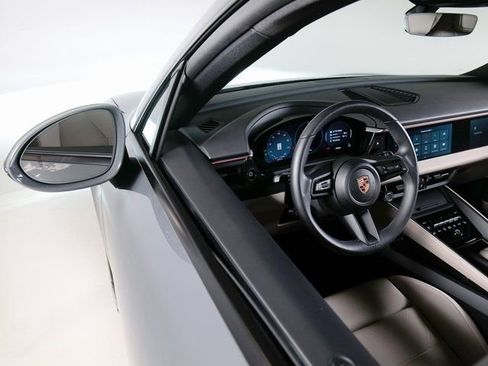 Certified 2025 Porsche Macan 4 Electric image 27