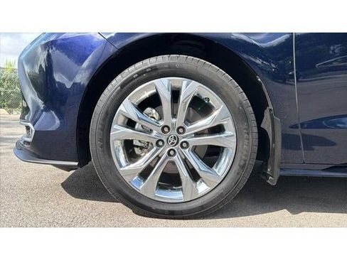 Certified 2024 Toyota Sienna Platinum FWD image 12