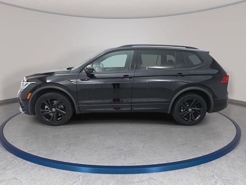 Certified 2024 Volkswagen Tiguan SE R-Line image 8