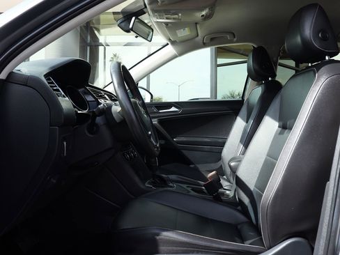 Used 2021 Volkswagen Tiguan SE image 40