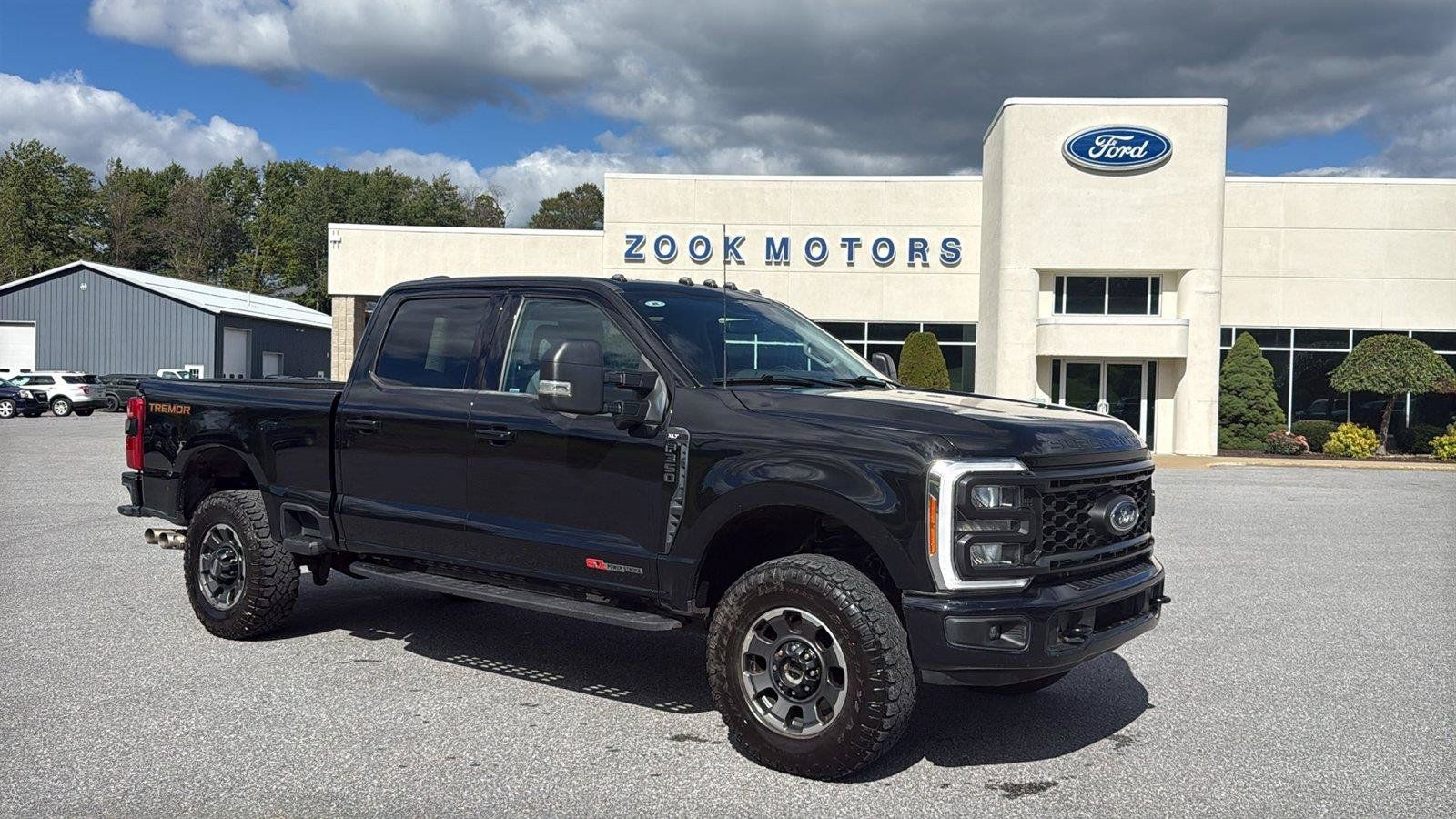 Used 2023 Ford F350 XLT w/ Tremor Off-Road Package AWD/4WD image 1