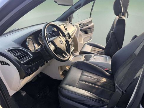 Used 2019 Dodge Grand Caravan SXT image 22