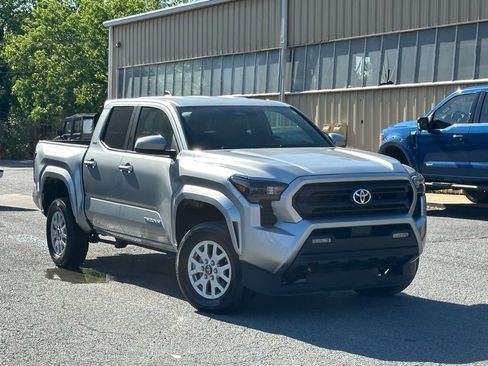 Used 2024 Toyota Tacoma SR5 AWD/4WD image 44