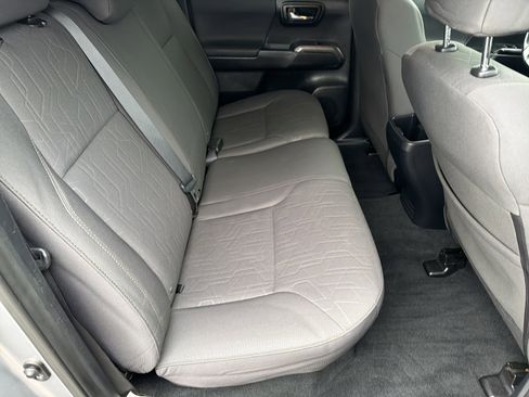 Used 2017 Toyota Tacoma TRD Sport image 16