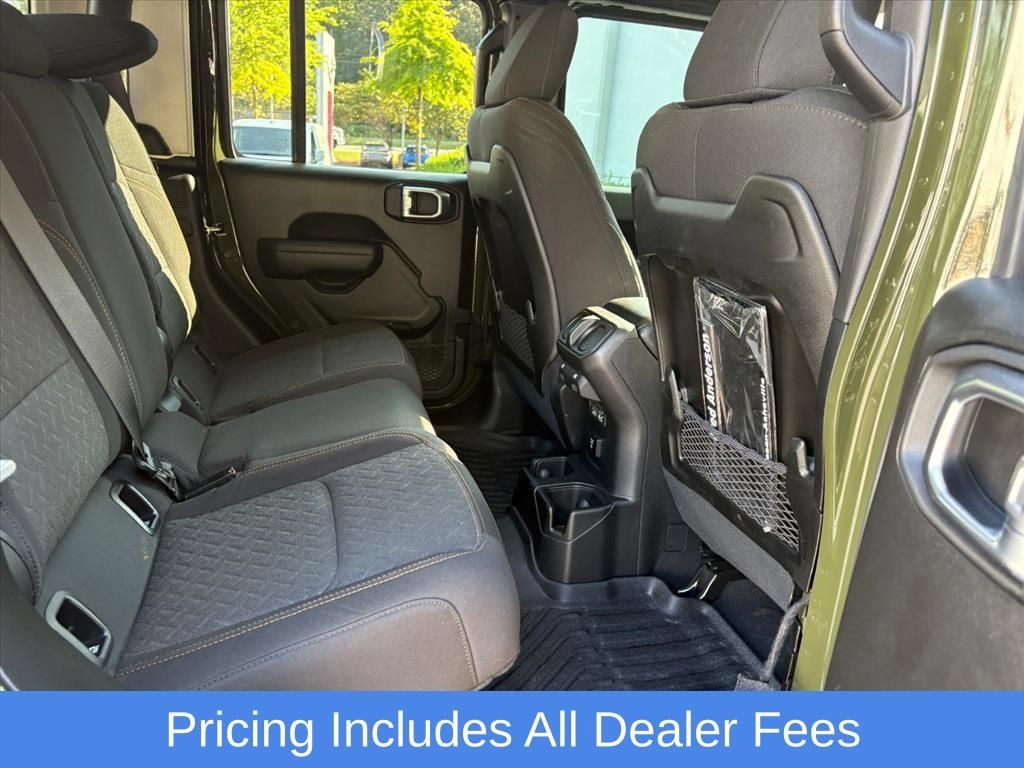 Used 2024 Jeep Gladiator Mojave w/ Safety Group AWD/4WD image 19