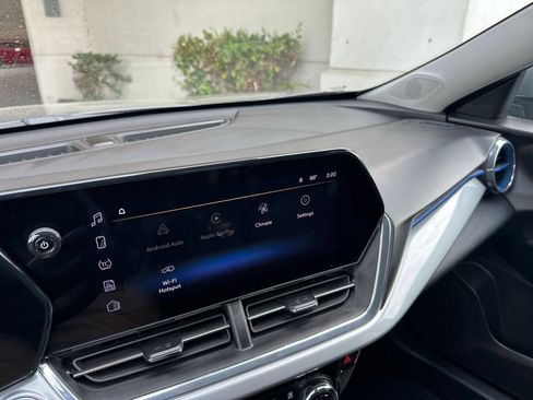 Used 2025 Chevrolet Trax LT FWD image 16