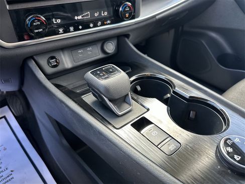 Used 2025 Nissan Rogue SV image 19