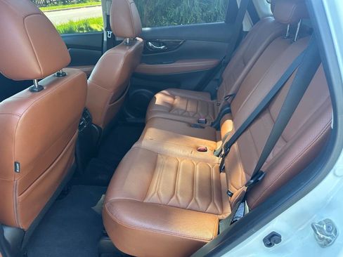 Used 2018 Nissan Rogue SL w/ Premium Package image 13