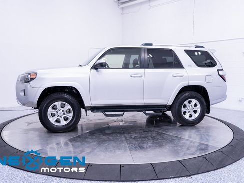 Used 2020 Toyota 4Runner SR5 image 29