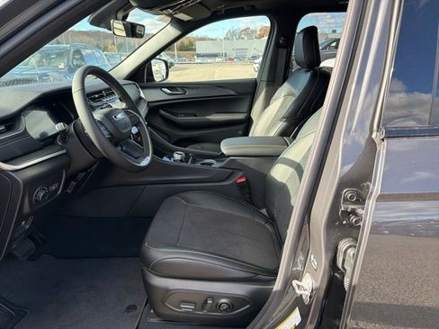 New 2025 Jeep Grand Cherokee 4WD image 9