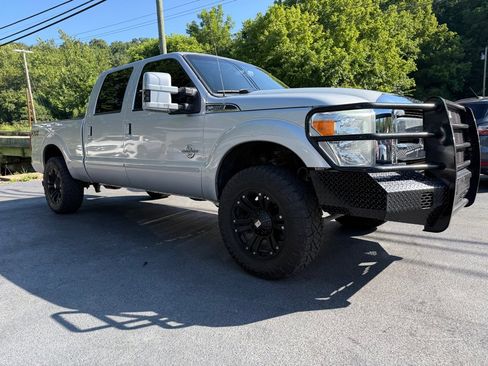 Used 2014 Ford F250 Lariat w/ Lariat Interior Package image 43