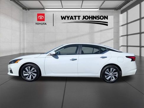 Used 2022 Nissan Altima 2.5 S image 2