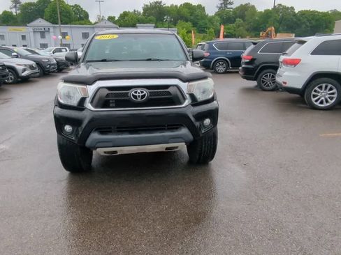 Used 2015 Toyota Tacoma 4x4 Double Cab w/ SR5 Package image 3