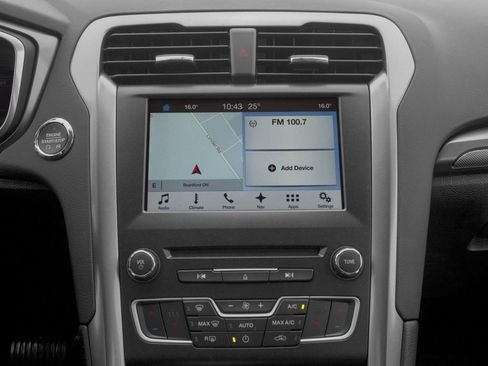 Used 2017 Ford Fusion SE w/ Fusion SE Technology Package FWD image 12