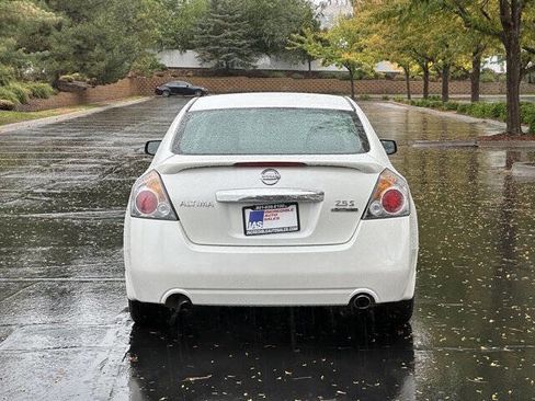Used 2011 Nissan Altima 2.5 S w/ Special Edition Pkg image 5