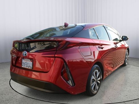 Used 2018 Toyota Prius Prime Plus image 8