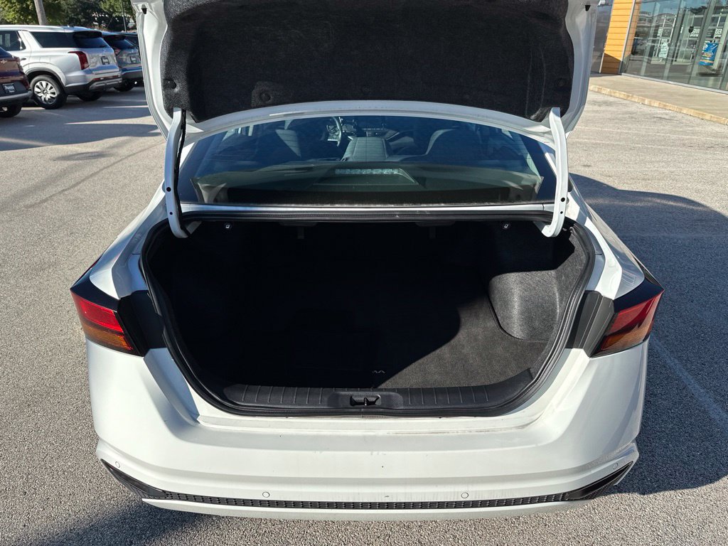 Used 2025 Nissan Altima 2.5 SV FWD image 31