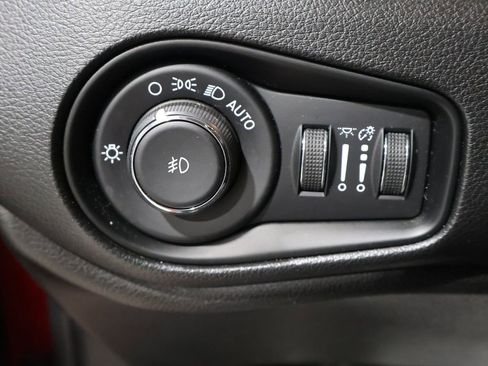 Used 2020 Jeep Renegade Trailhawk w/ Cold Weather Group image 33