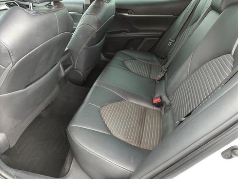 Used 2018 Toyota Camry SE w/ Convenience Package image 17