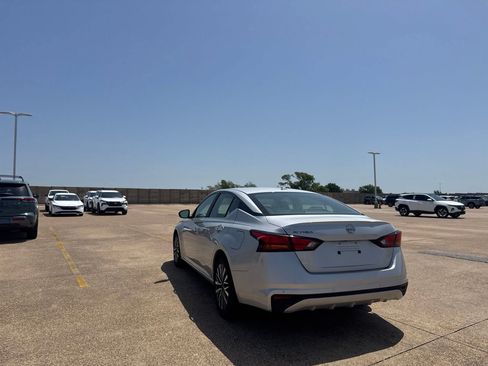 Certified 2025 Nissan Altima 2.5 SV FWD image 18