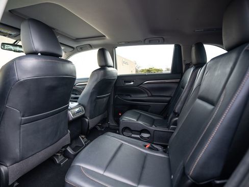 Used 2016 Toyota Highlander Limited image 34