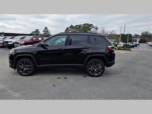 New 2026 Jeep Compass Latitude image 27