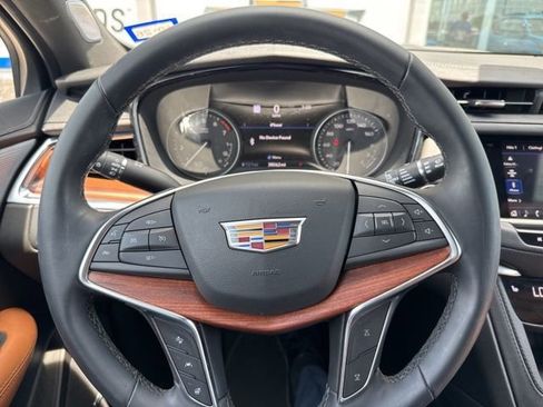 Used 2025 Cadillac XT5 Premium Luxury w/ Technology Package FWD image 23