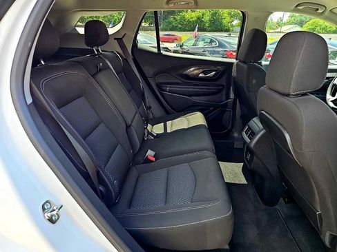 Used 2024 GMC Terrain SLE image 18